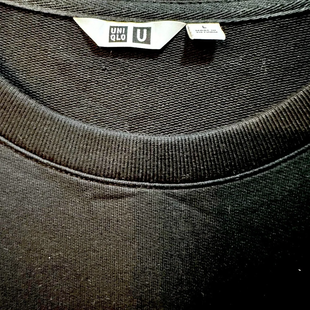 EUC Uniqlo Crewneck Black Sweater Solid Knit Size L‎